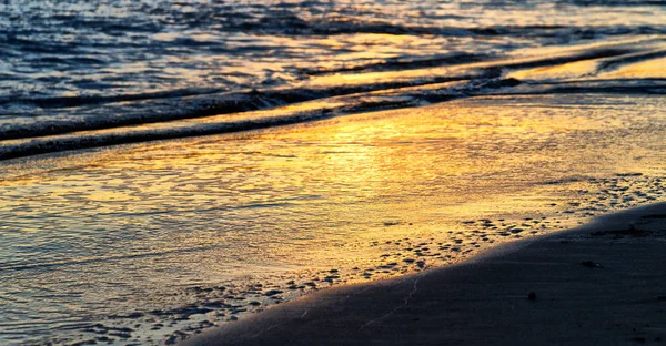 Il tramonto nell'oceano come concetto di relax — Foto Stock
