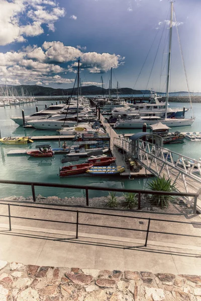 In Australië en de boot in de pier in de buurt van de Oceaan — Stockfoto