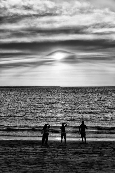 La bahía de darwin en el amanecer y la silueta —  Fotos de Stock
