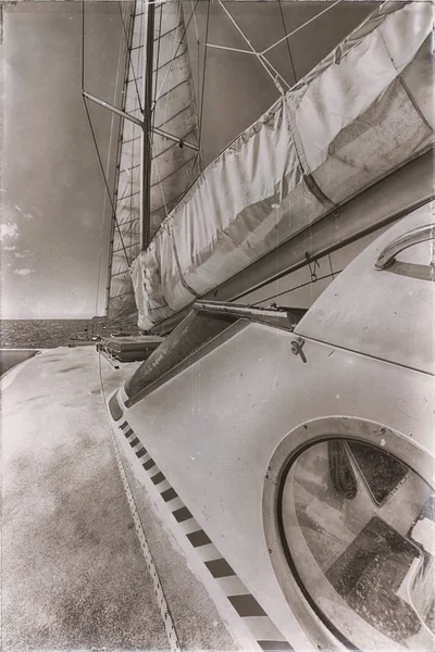 Η έννοια της πλοήγησης και την ταχύτητα ανέμου με την ιστιοπλοΐα — Φωτογραφία Αρχείου