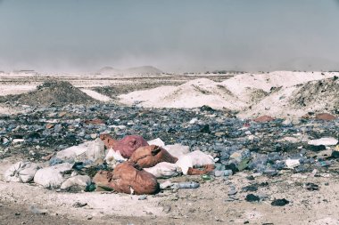 Etiyopya Afrika'da atma çöp ve plastik şişe city yakınındaki oteller