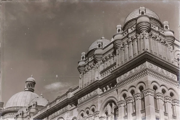 El edificio antiguo y la cúpula — Foto de Stock