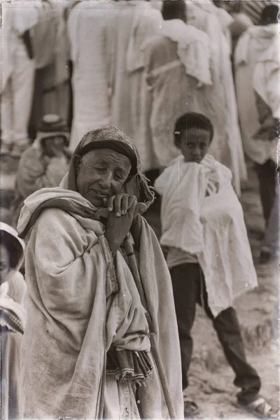 Em lalibela ethiopia uma mulher na celebração — Fotografia de Stock