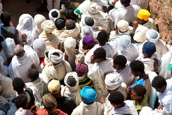 In lalibela ethiopia crowd of people in  the celebration — Stock Photo, Image