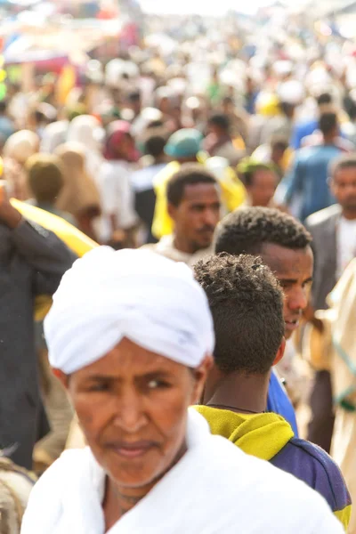 Lalibela 에티오피아 군중 축 하에 있는 사람들의 — 스톡 사진