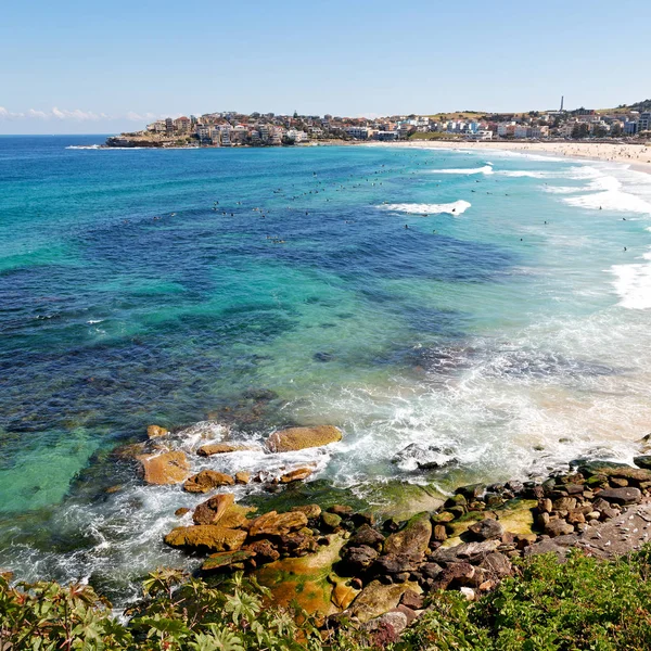 AUSTRALIA, SYDNEY-CIRCA AGOSTO 2017-personas no identificadas y surf — Foto de Stock