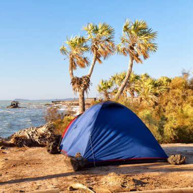  Ulusal parkta turist ve çadır kamp