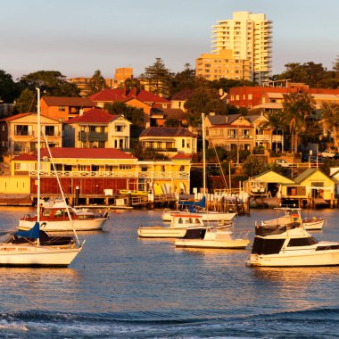 Avustralya'da sydney koy ve yat içinde güneşin doğuşunu Köprüsü'nden