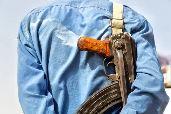 Konsep keamanan dan perlindungan senapan dan punggung — Stok Foto