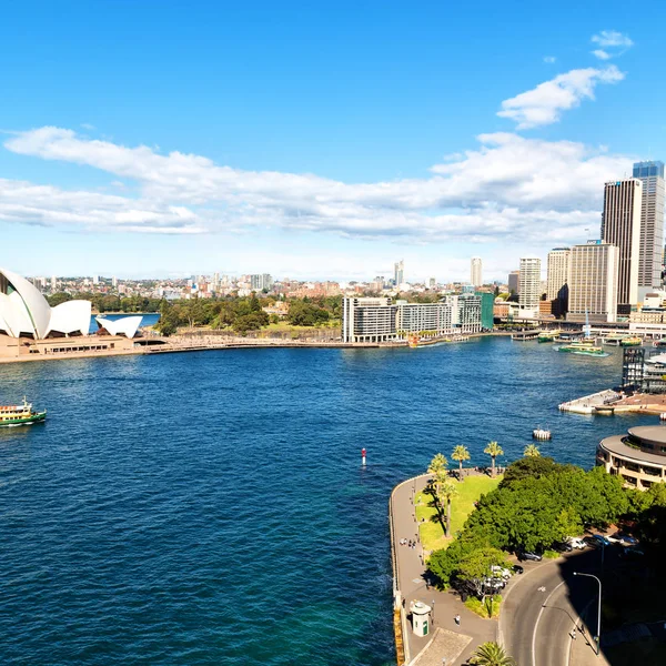 澳大利亚悉尼歌剧院海湾和 Cit 的天际线 — 图库照片