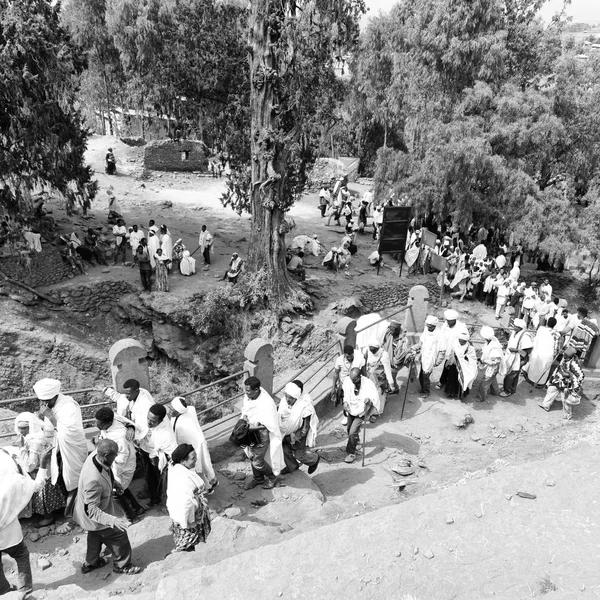 En lalibela ethiopia multitud de personas en la celebración — Foto de Stock