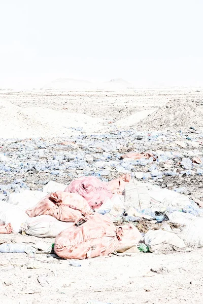 Etiópia África Descarte Lixo Garrafa Plástico Perto Cidade — Fotografia de Stock