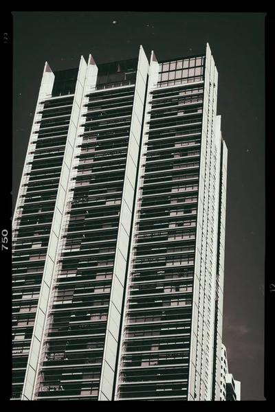 El rascacielos y la terraza ventana como abstracto —  Fotos de Stock