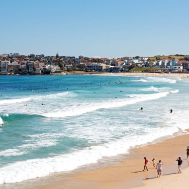 Avustralya, Sydney-Ağustos 2017 kimliği belirsiz kişi ve surf yaklaşık