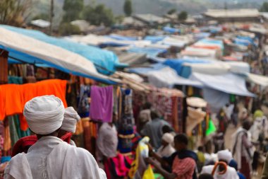 piyasada celebratio insanlarla dolu Lalibela Etiyopya'da