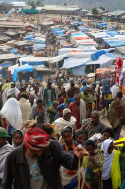 piyasada celebratio insanlarla dolu Lalibela Etiyopya'da