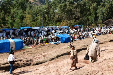 insanlar kutlama Lalibela Etiyopya kalabalıkta