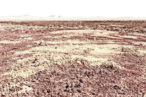 在达纳吉尔凹地埃塞俄比亚非洲 Dallol 湖的火山消沉和酸硫象在火星 — 图库照片