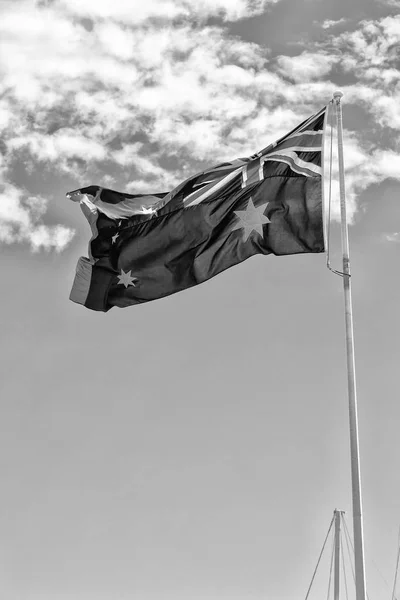 Australien Den Klara Himlen Viftande Flagga — Stockfoto