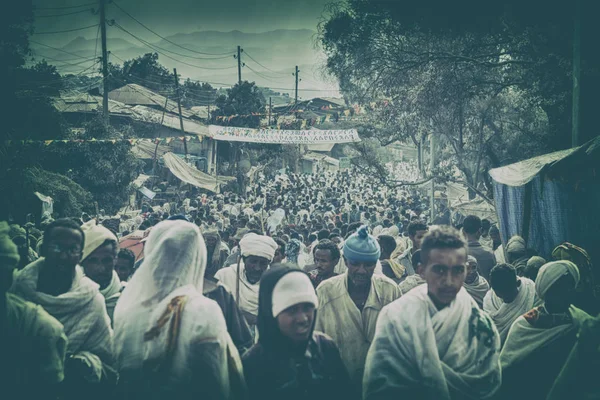 Insanlar kutlama Lalibela Etiyopya kalabalıkta — Stok fotoğraf