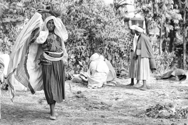 In lalibela ethiopia a  woman  in  the celebration — Stock Photo, Image