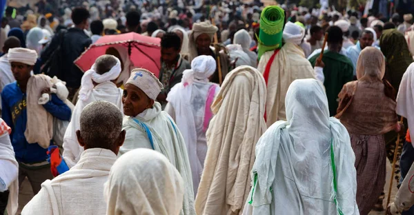 A lalibela etiopia folla di persone nella celebrazione — Foto Stock