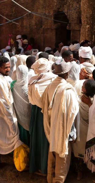 Em lalibela ethiopia multidão de pessoas na celebração — Fotografia de Stock