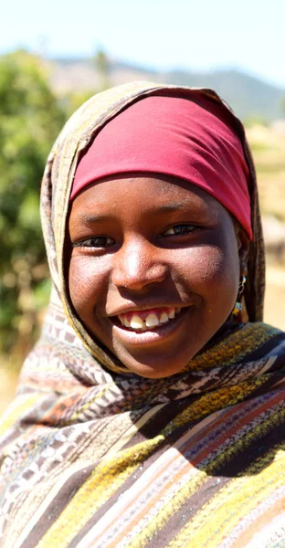 In lalibela ethiopia una giovane ragazza nella celebrazione — Foto Stock