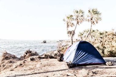  Ulusal parkta turist ve çadır kamp