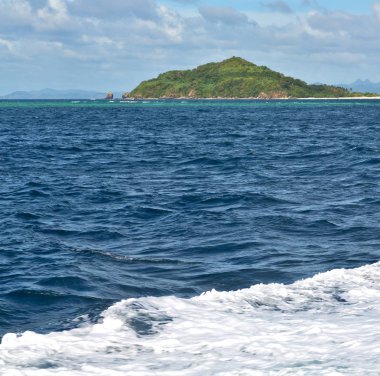   Tekne ve Pasifik Okyanusu görünümünden   