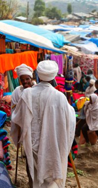 piyasada celebratio insanlarla dolu Lalibela Etiyopya'da