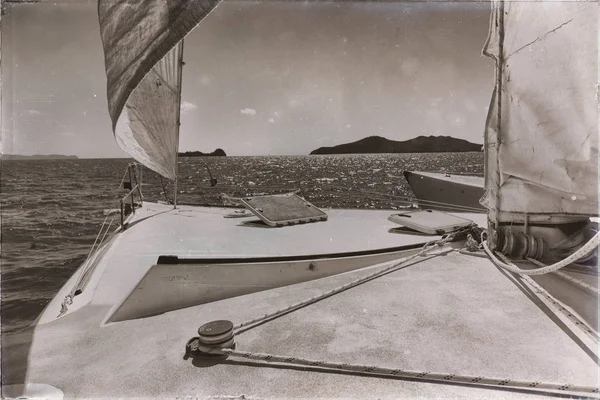 Η έννοια της πλοήγησης και την ταχύτητα ανέμου με την ιστιοπλοΐα — Φωτογραφία Αρχείου