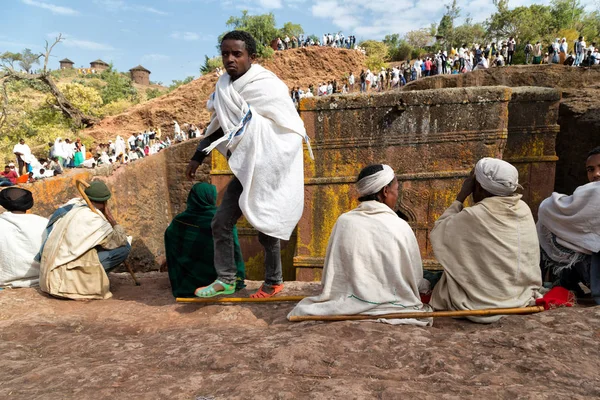 In lalibela ethiopia crowd of people in  the  celebration — Stock Photo, Image