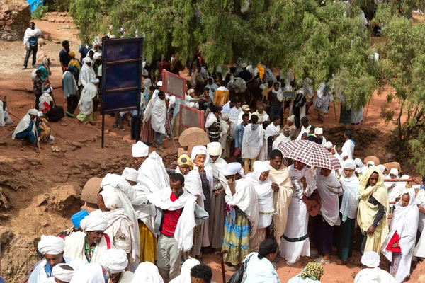 In lalibela ethiopia crowd of people in  the celebration — Stock Photo, Image