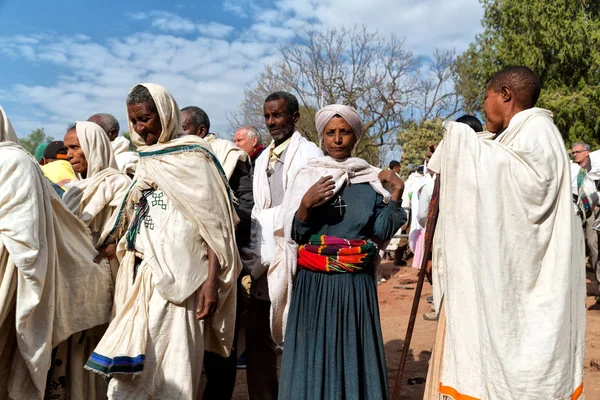 En lalibela ethiopia una mujer en la celebración — Foto de Stock