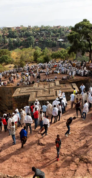 Insanlar kutlama Lalibela Etiyopya kalabalıkta — Stok fotoğraf