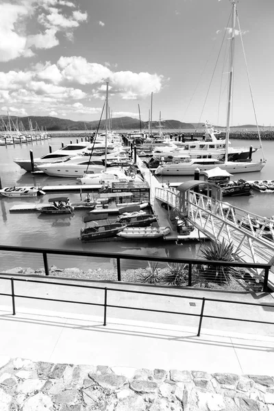 Austrálii Airlie Beach Lodí Molu Blízkosti Oceánu — Stock fotografie