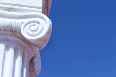  iki nokta üst üste boş uzay ve gökyüzü