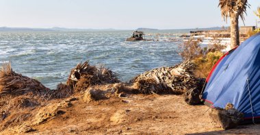  Ulusal parkta turist ve çadır kamp