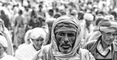 piyasada celebratio insanlarla dolu Lalibela Etiyopya'da