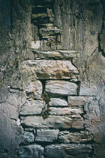 De oude gebroken muur en bakstenen — Stockfoto