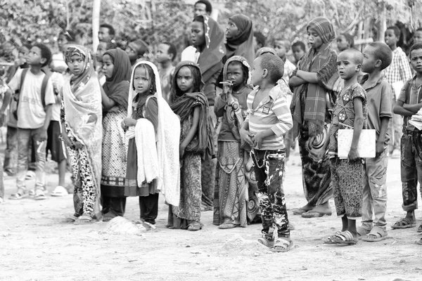 Fuori dalla scuola islamica bambini piccoli non identificati — Foto Stock