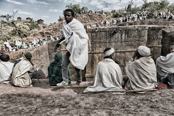 In lalibela ethiopia crowd of people in  the  celebration — Stock Photo, Image