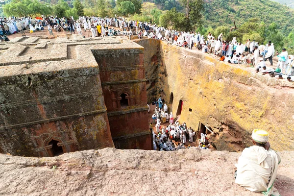 Insanlar kutlama Lalibela Etiyopya kalabalıkta — Stok fotoğraf