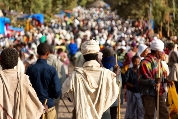 A lalibela etiopia folla di persone nella celebrazione — Foto Stock