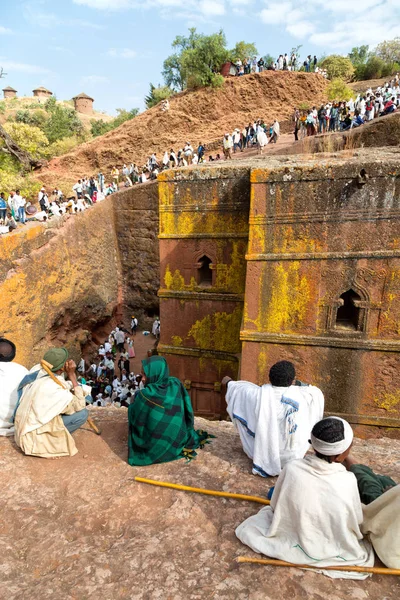 Insanlar kutlama Lalibela Etiyopya kalabalıkta — Stok fotoğraf