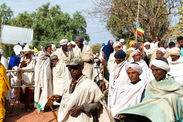 En lalibela ethiopia multitud de personas en la celebración — Foto de Stock