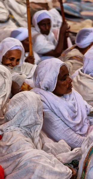 En lalibela ethiopia una mujer en la celebración — Foto de Stock