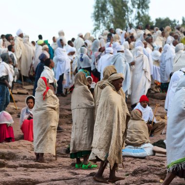 insanlar kutlama Lalibela Etiyopya kalabalıkta
