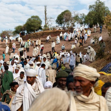 insanlar kutlama Lalibela Etiyopya kalabalıkta